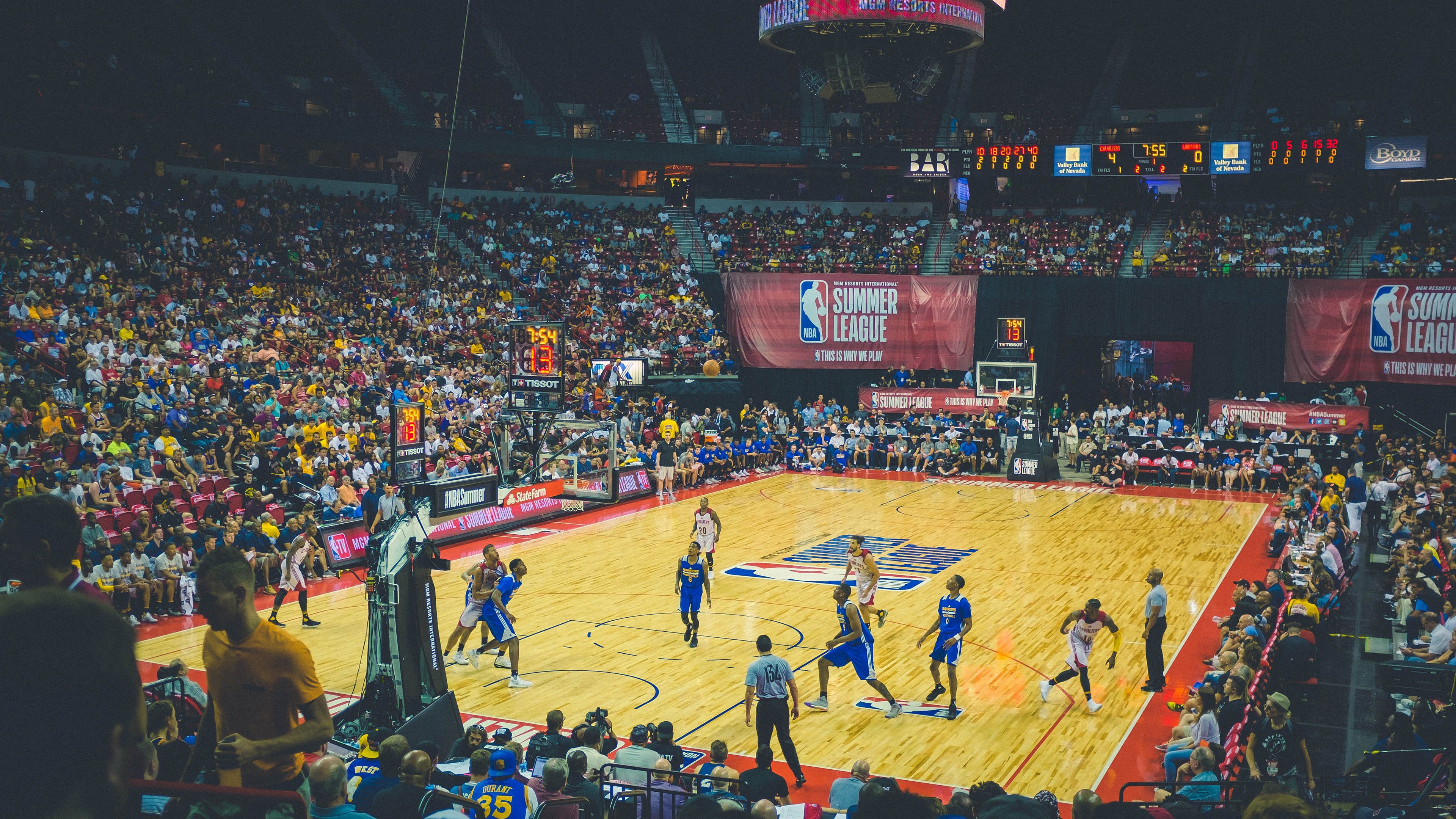 _大赛专访：幕后故事揭示比赛的精彩与辛苦_，比赛幕后工作者